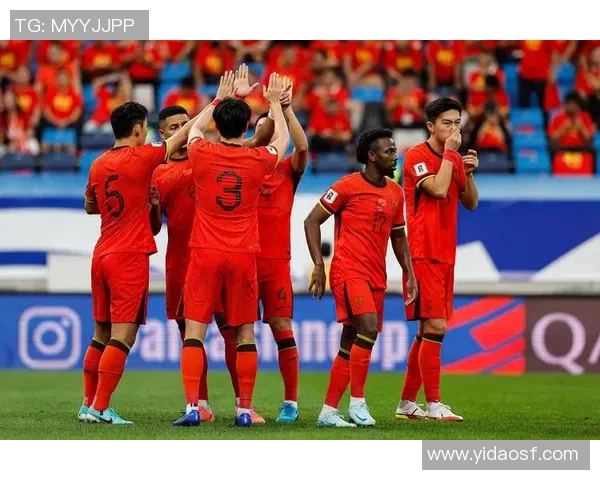 国足迎战香港世预赛全力争胜期待精彩表现与球迷共庆荣耀时刻 国足迎战香港世预赛全力争胜期待精彩表现与球迷共庆荣耀时刻