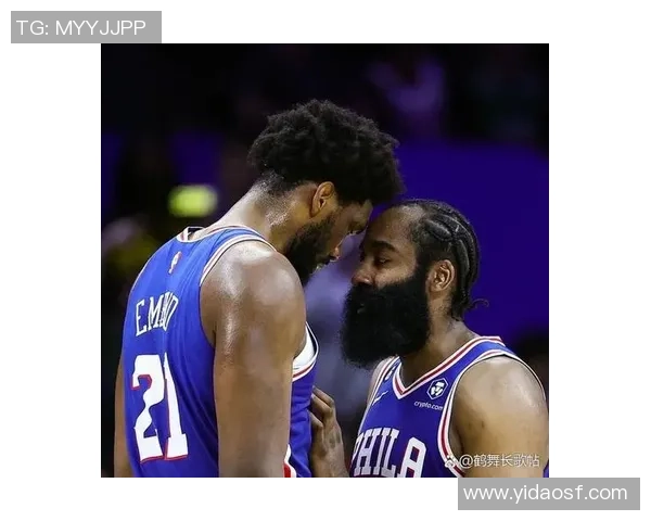 乔尔恩比德如何在NBA赛场上实现自我突破与团队协作的完美结合