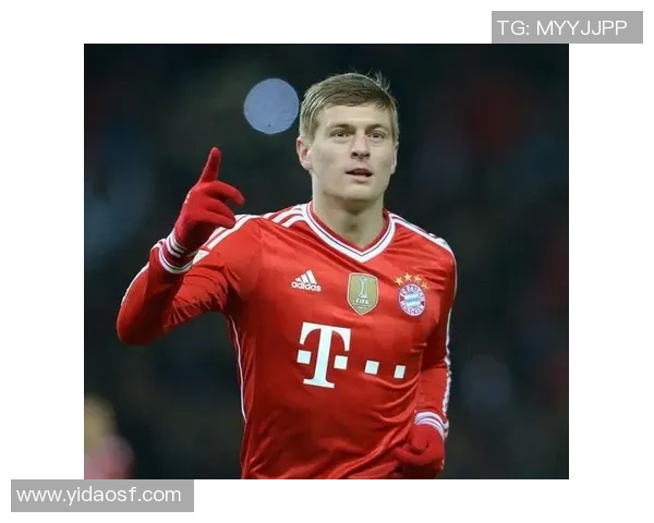 克罗斯：从中场指挥官到足球战术革新的先锋之路