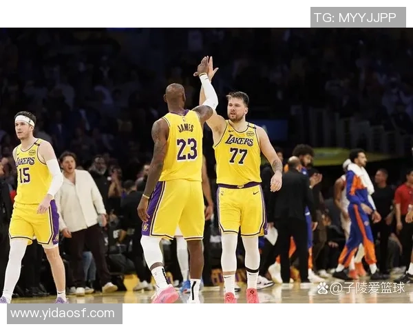 湖人主场迎战雷霆精彩对决詹姆斯与威斯布鲁克的巅峰对决回顾