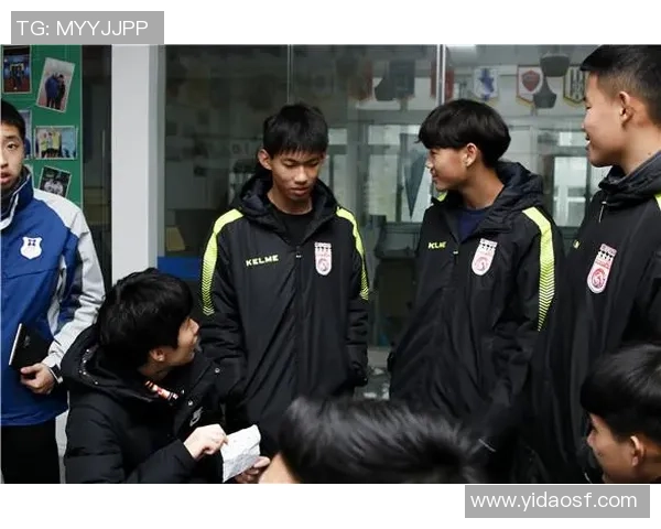 成都足球队转型之路的纪实探索与未来展望 成都足球队转型之路的纪实探索与未来展望